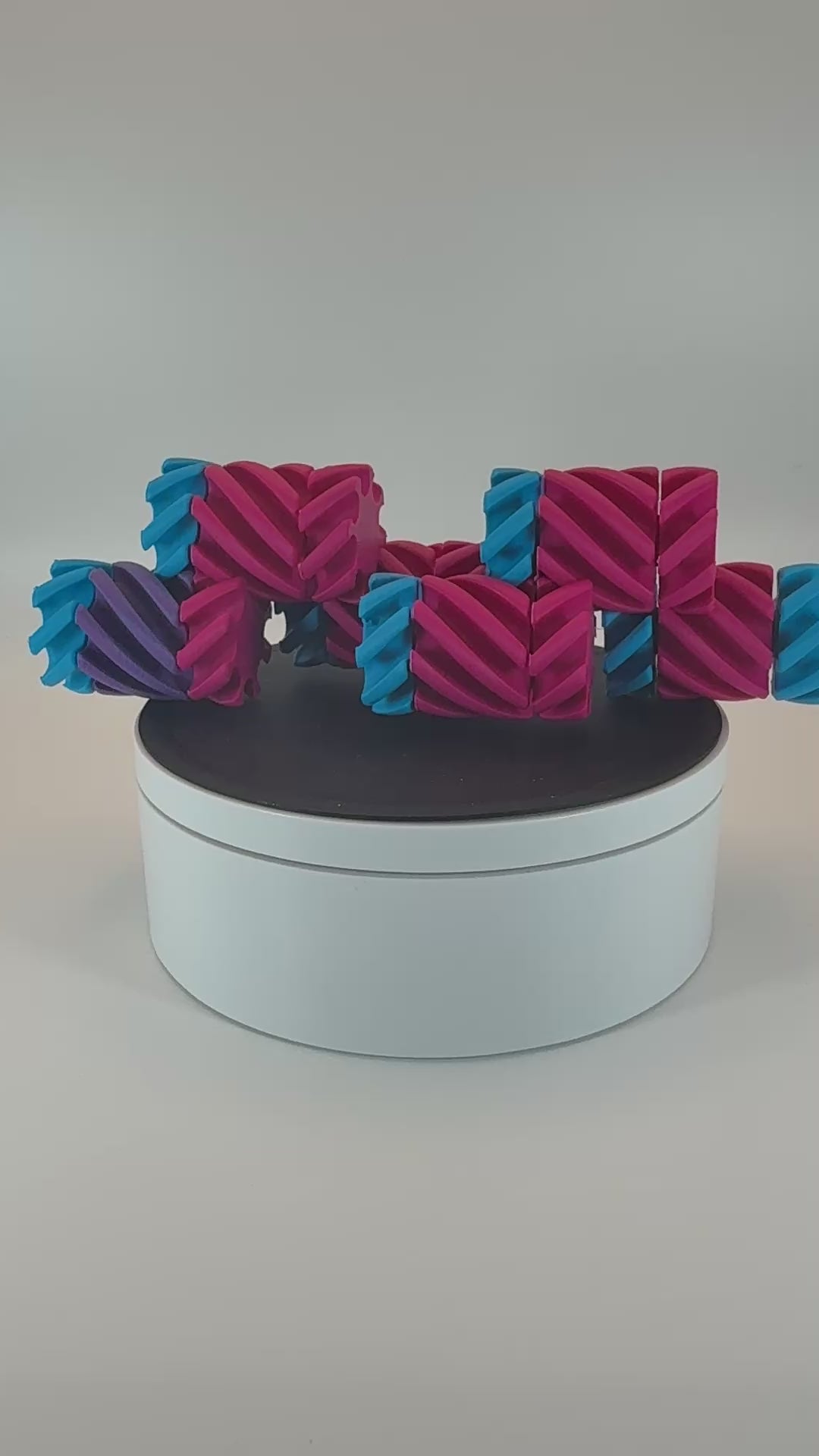 Whiplash by Oskar van Deventer – Unique 3D Printed Mechanical Curiosity